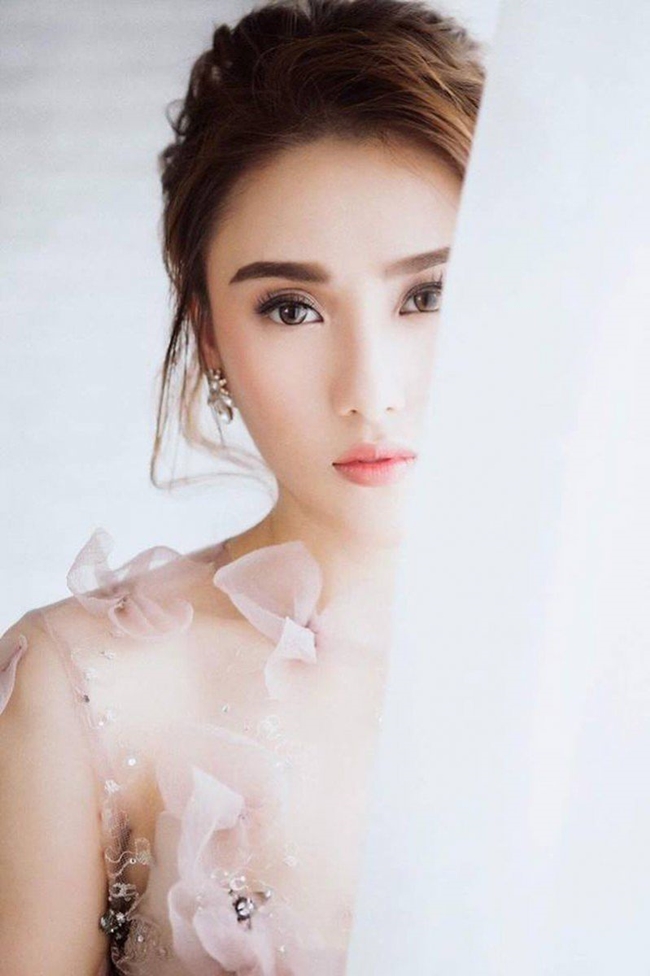 Clip n&oacute;ng ca sĩ Phương Nga