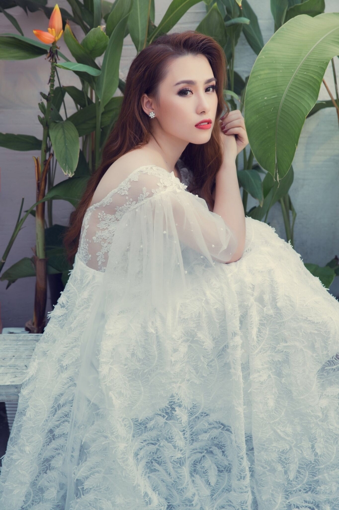 Clip n&oacute;ng ca sĩ Phương Nga
