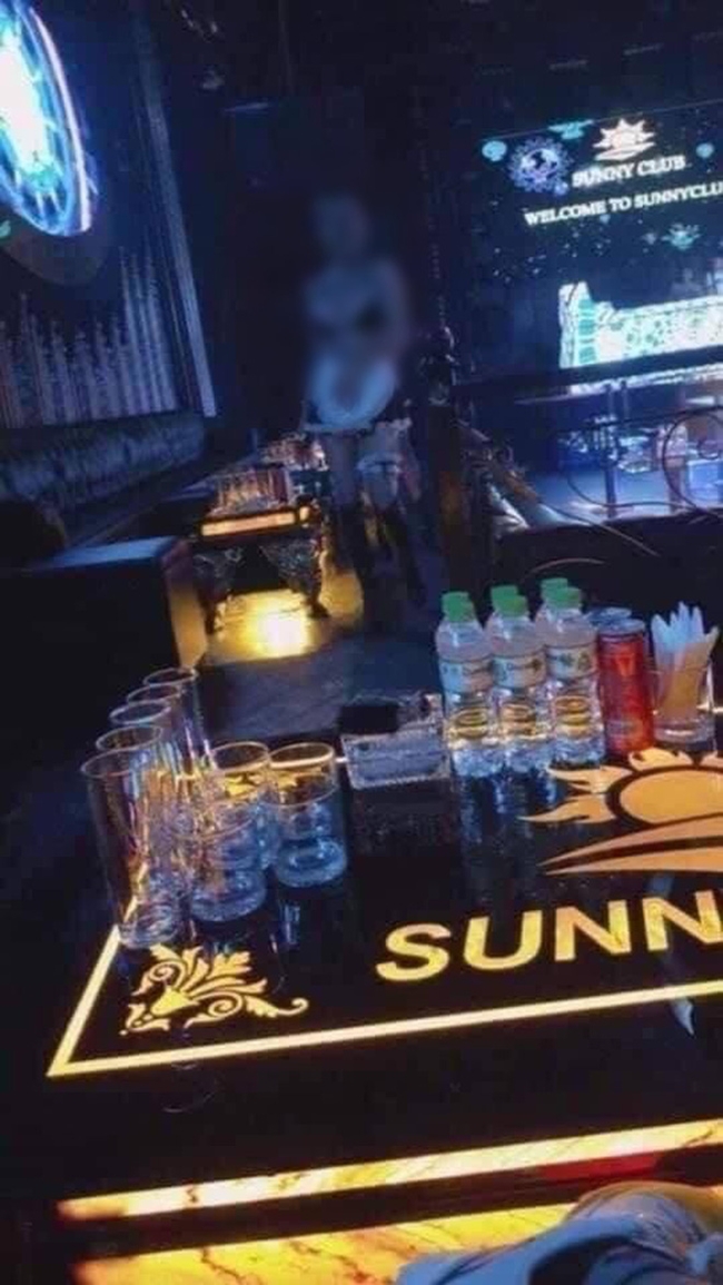 clip nóng ở karaoke sunny