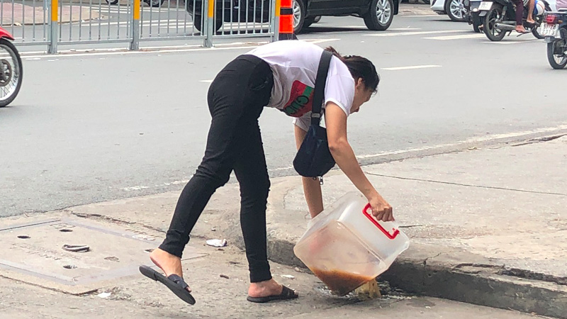 nguy&ecirc;n nh&acirc;n g&acirc;y nghẹt cống do thức ăn