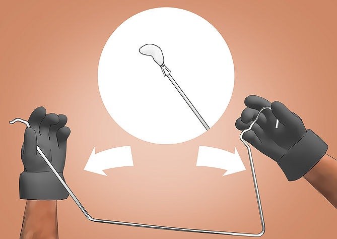 Cách thông nghẹt cống nước thoát sàn bằng móc phơi quần áo