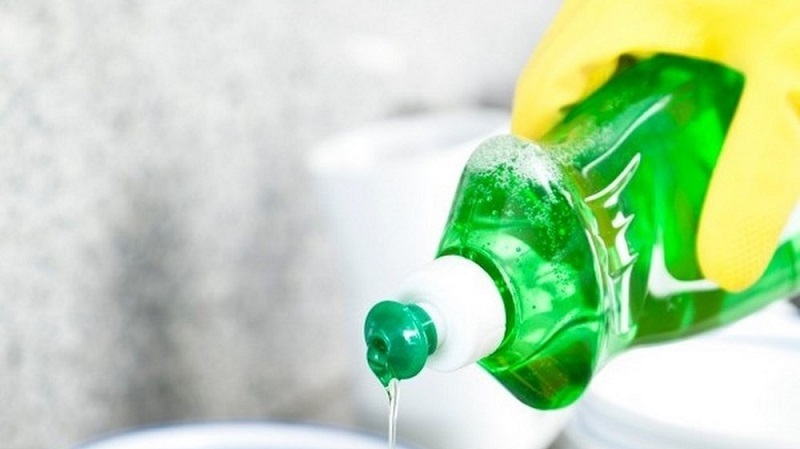 Cách thông nghẹt cống nước thoát sàn bằng nước rửa chén