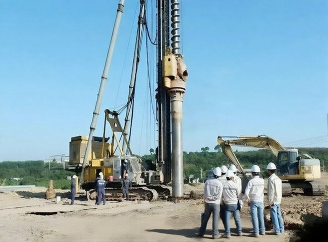 Dịch vụ h&uacute;t b&ugrave;n khoan cọc nhồi l&agrave; g&igrave;