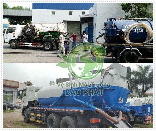 Khi đổ nước v&agrave;o hầm cầu khi h&uacute;t c&oacute; tăng khối lượng nhiều kh&ocirc;ng