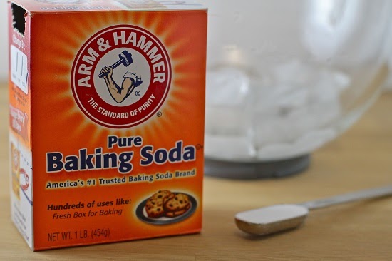 Th&ocirc;ng đường ống tho&aacute;t bồn rửa ch&eacute;n bằng baking soda