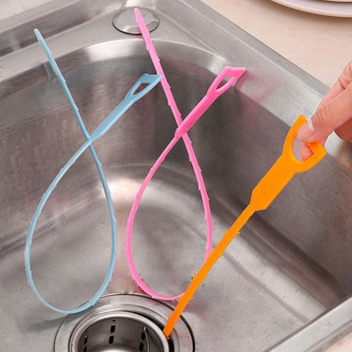 Th&ocirc;ng đường ống tho&aacute;t bồn rửa b&aacute;t bằng dụng cụ xương c&aacute;