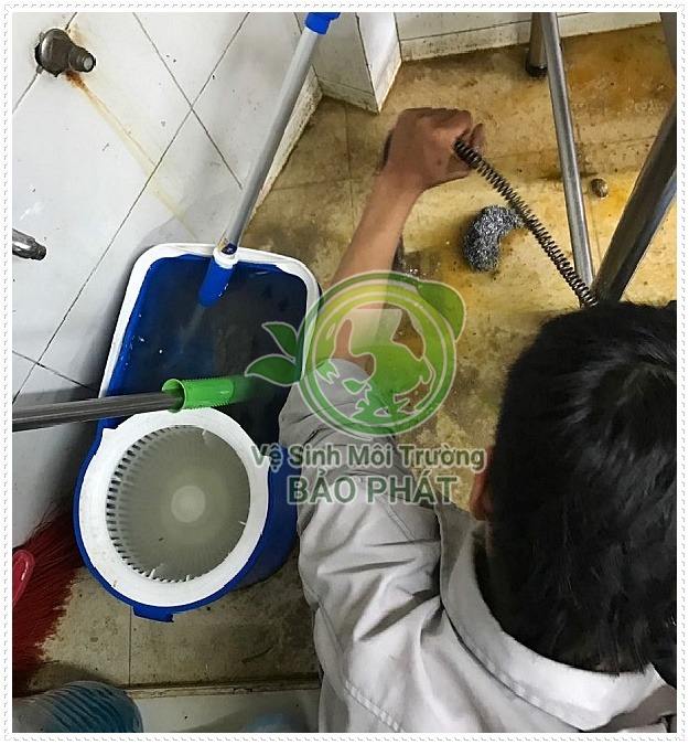 Một số c&aacute;ch khắc phục khi bồn cầu bị nghẹt
