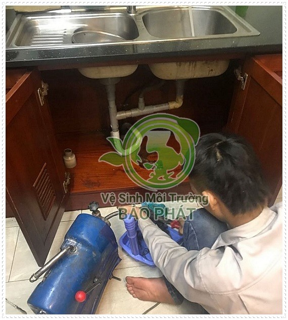 Mẹo th&ocirc;ng nghẹt bồn rửa ch&eacute;n hiệu quả