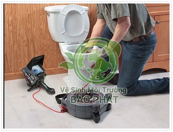 Các bước th&ocirc;ng b&ocirc;̀n c&acirc;̀u nghẹt bằng băng dính