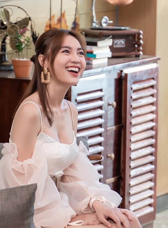 Ninh Dương Lan Ngọc lộ clip n&oacute;ng